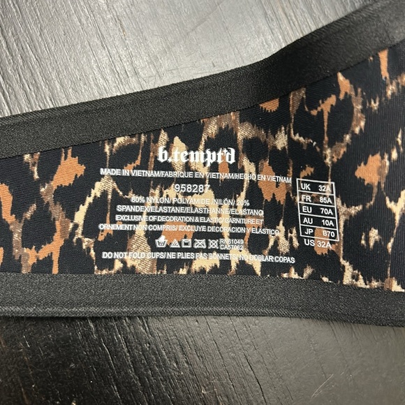 b.tempt'd by Wacoal b.wow'd Convertible Push-Up Bra - Picture 8 of 9